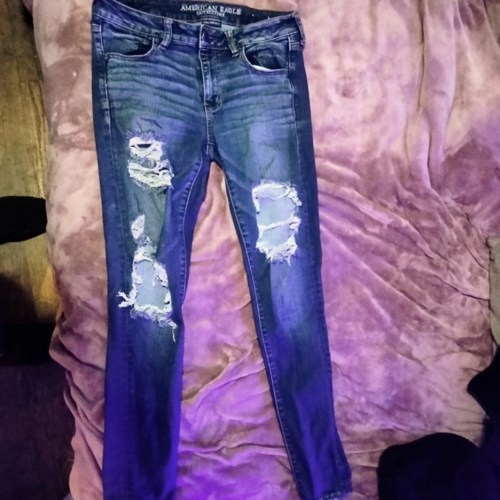 2 pairs of American eagle skinny jeans